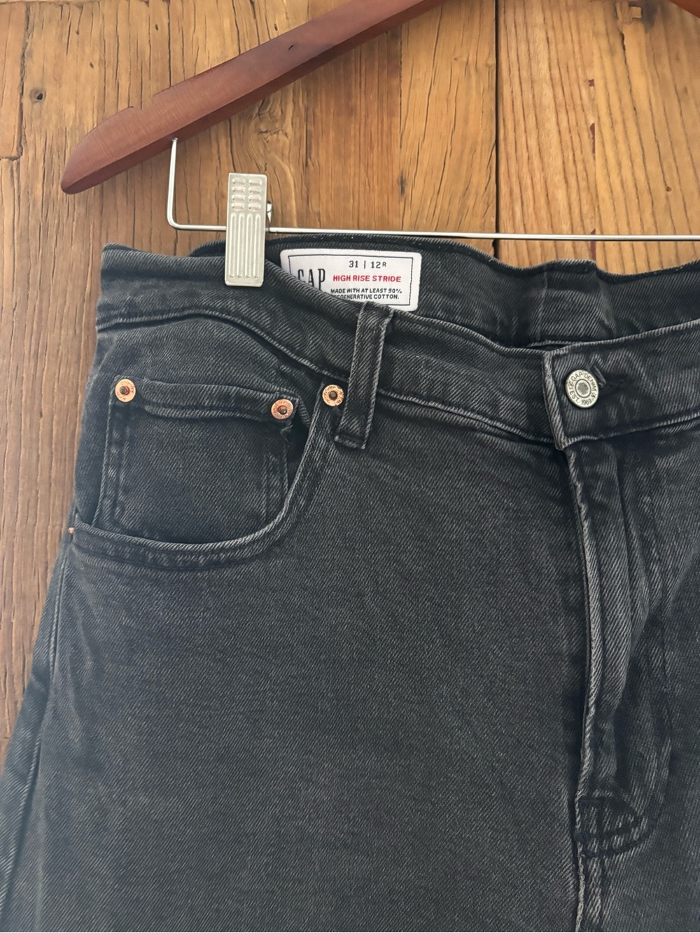 GAP High-Rise Women's Jeans in Washed Black